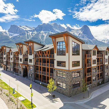 Spring Creek Luxury King One Bedroom At White Spruce Lodge Канмор Екстериор снимка