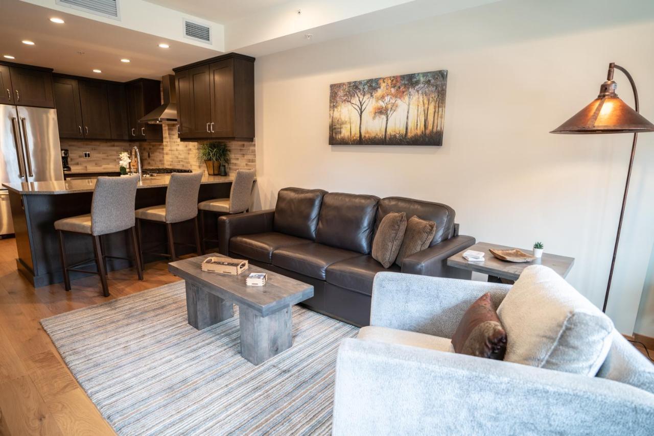 Spring Creek Luxury King One Bedroom At White Spruce Lodge Канмор Екстериор снимка