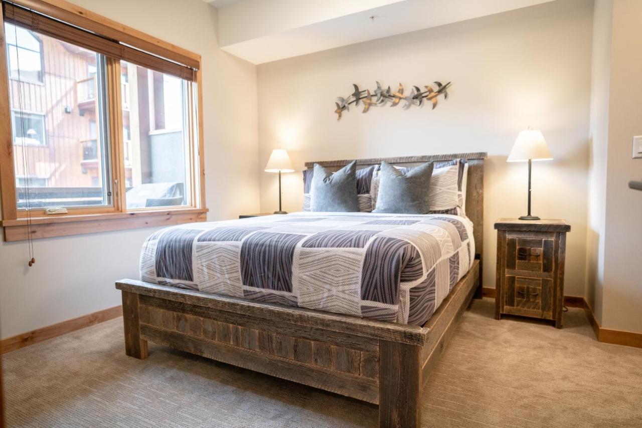 Spring Creek Luxury King One Bedroom At White Spruce Lodge Канмор Екстериор снимка