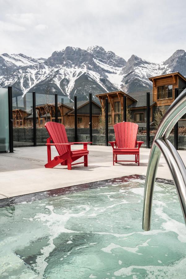 Spring Creek Luxury King One Bedroom At White Spruce Lodge Канмор Екстериор снимка