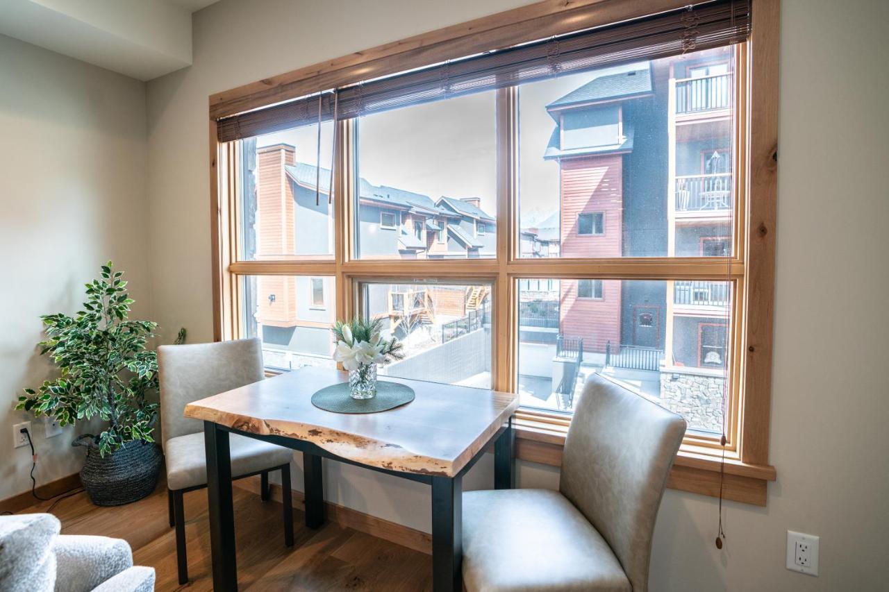 Spring Creek Luxury King One Bedroom At White Spruce Lodge Канмор Екстериор снимка
