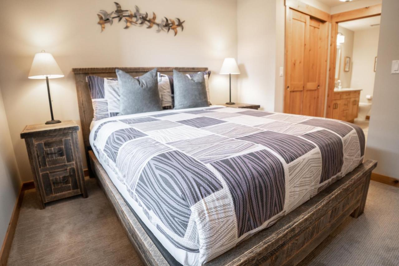 Spring Creek Luxury King One Bedroom At White Spruce Lodge Канмор Екстериор снимка