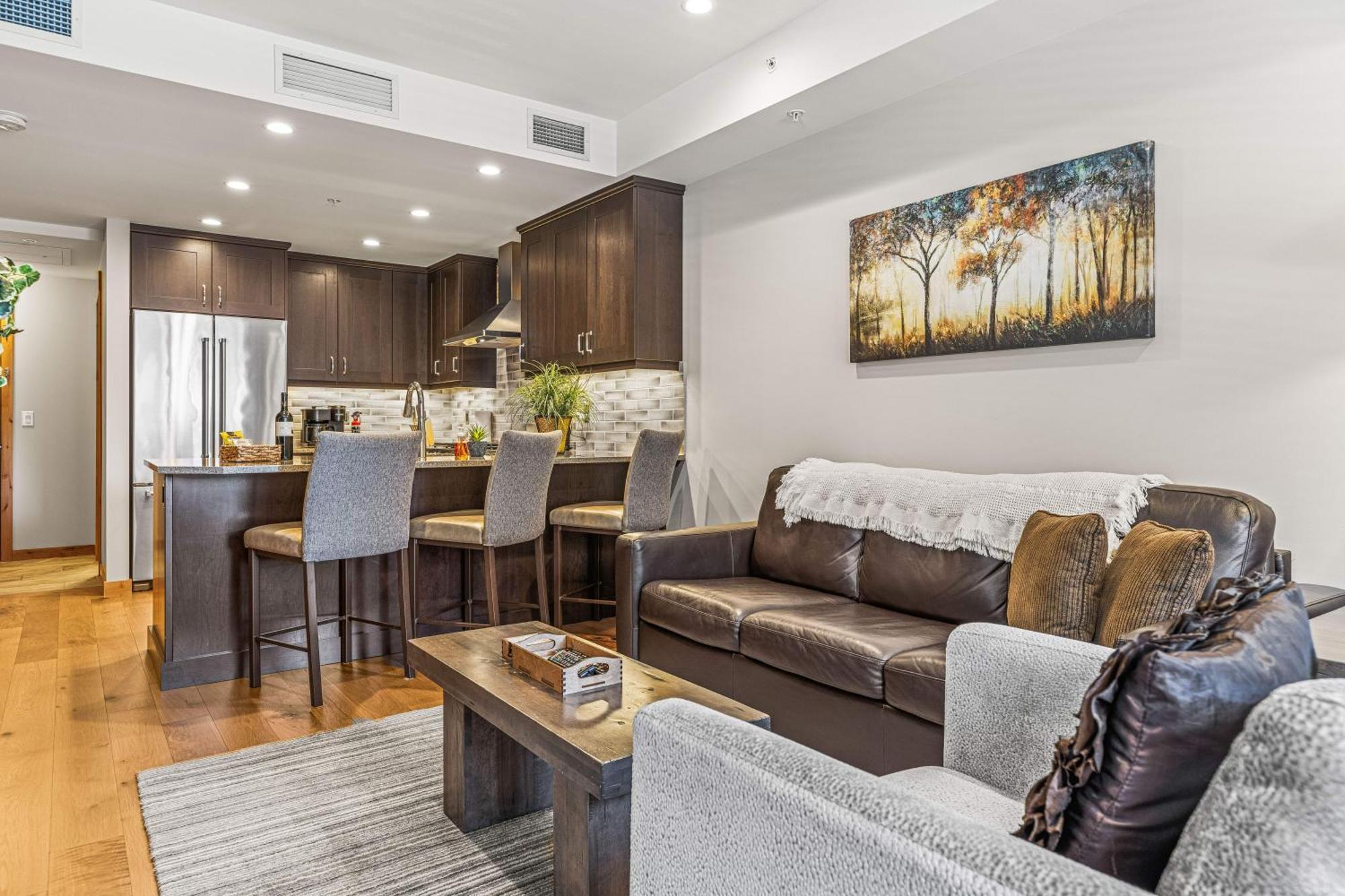 Spring Creek Luxury King One Bedroom At White Spruce Lodge Канмор Екстериор снимка